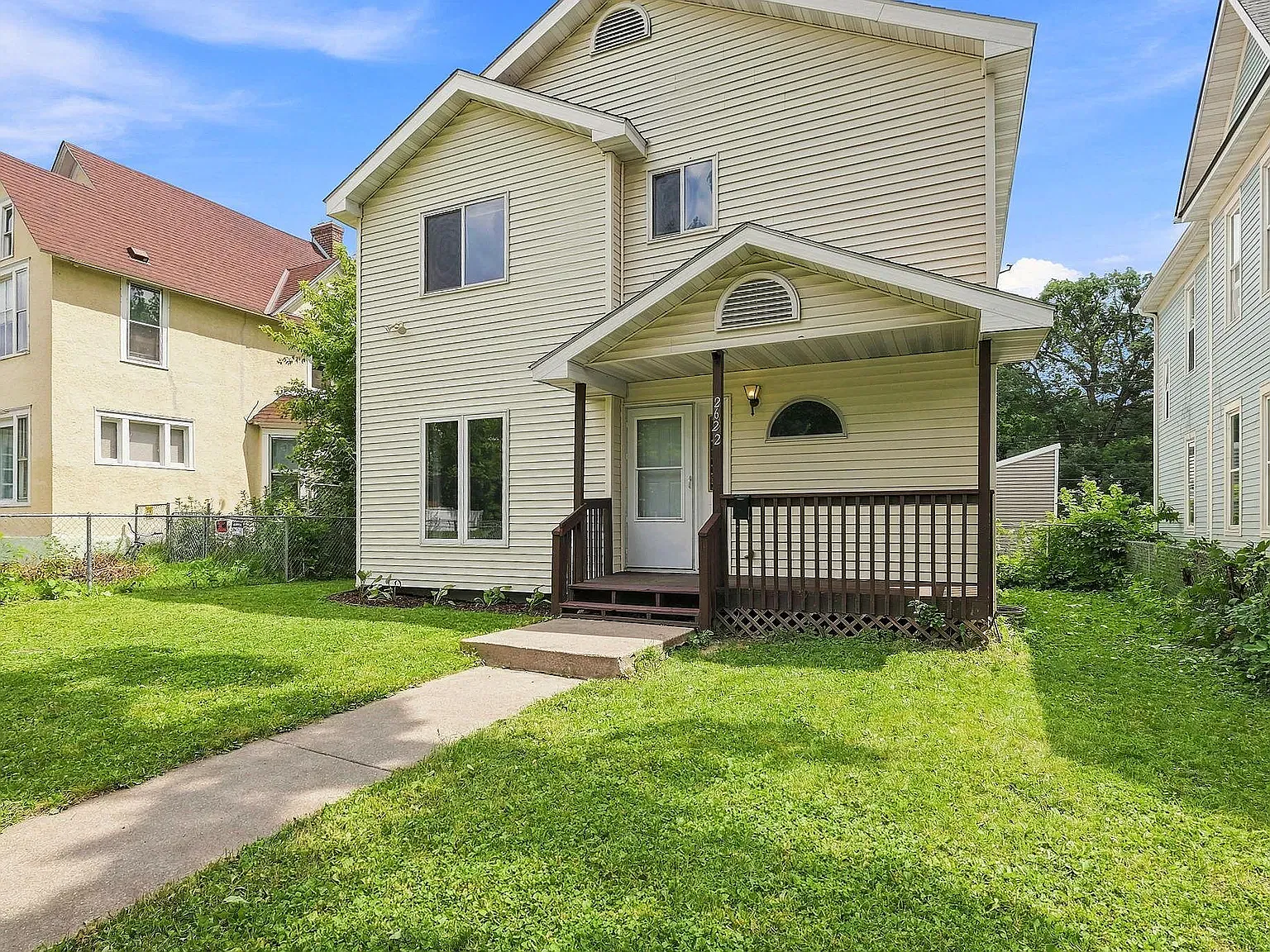6 bed, 1876 sqft, $2,680 — Photo 1