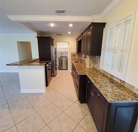 4th image of 2755 NE 28th Ave APT E3