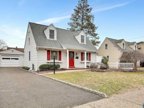 225 Washington Ave, Elmwood Park, NJ 07407