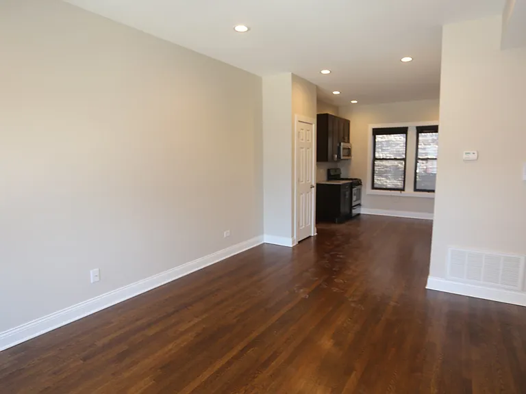 527 W Barry Ave #2N — Photo 11