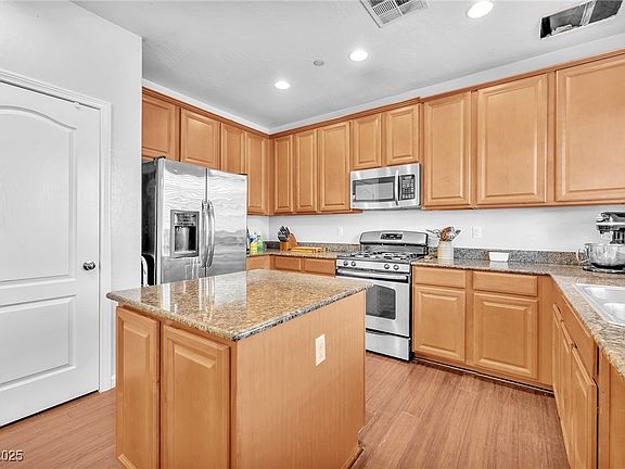 5th image of 637 Taliput Palm Pl