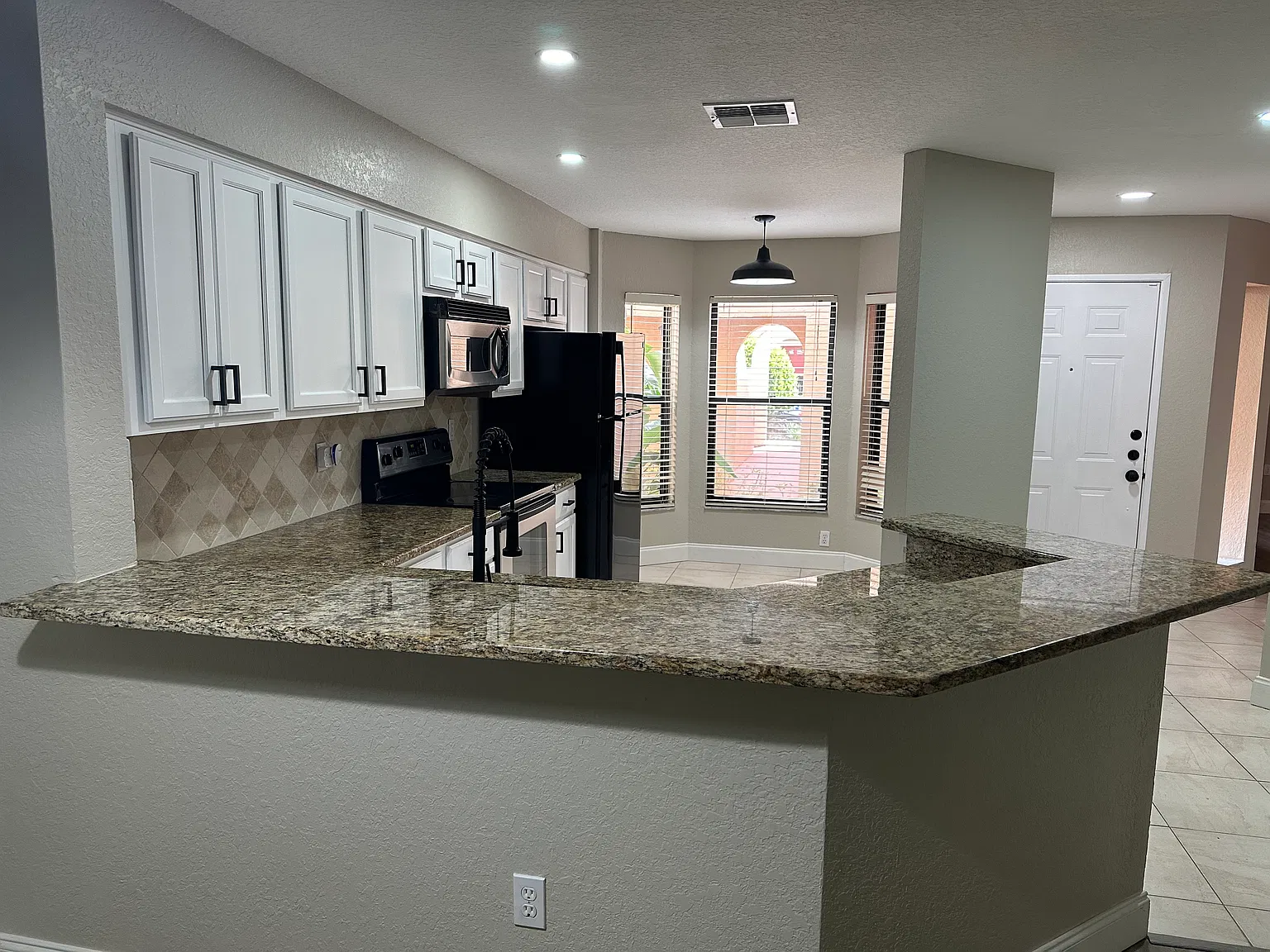 2 bed, 1014 sqft, $2,200 — Photo 1