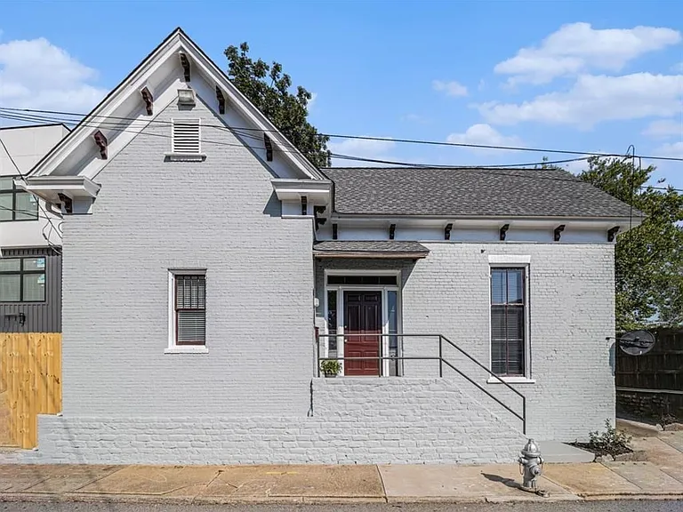 74 Boulevard Dr SE — Photo 1
