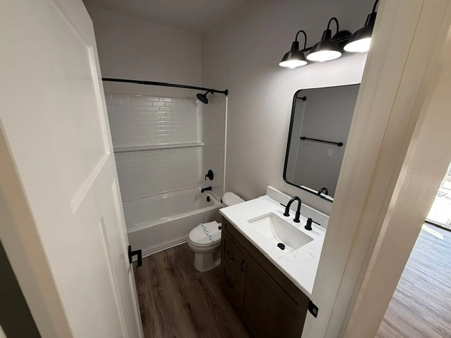 September Move In 3 bed 3 bath NEW Dixon Cottages — Photo 4