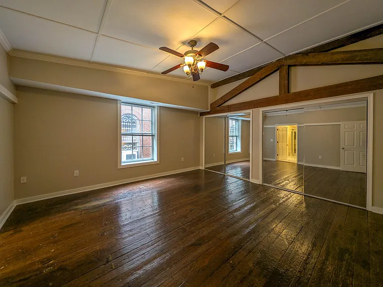112 E Cameron St — Photo 12