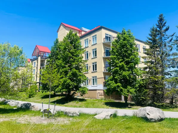 140 Cedar Island Rd #311, Orillia, ON L3V 1T1