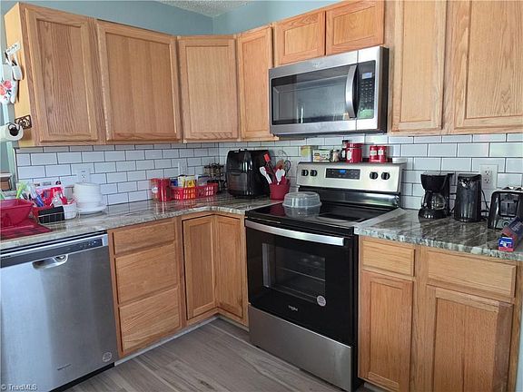 5th image of 400 Weavil St