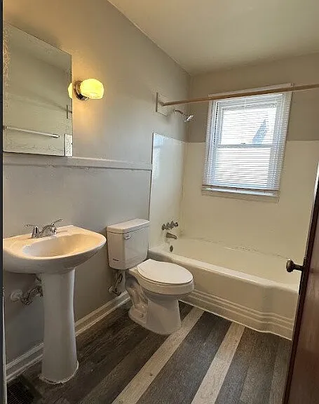 1303 N Gladstone Ave — Photo 7