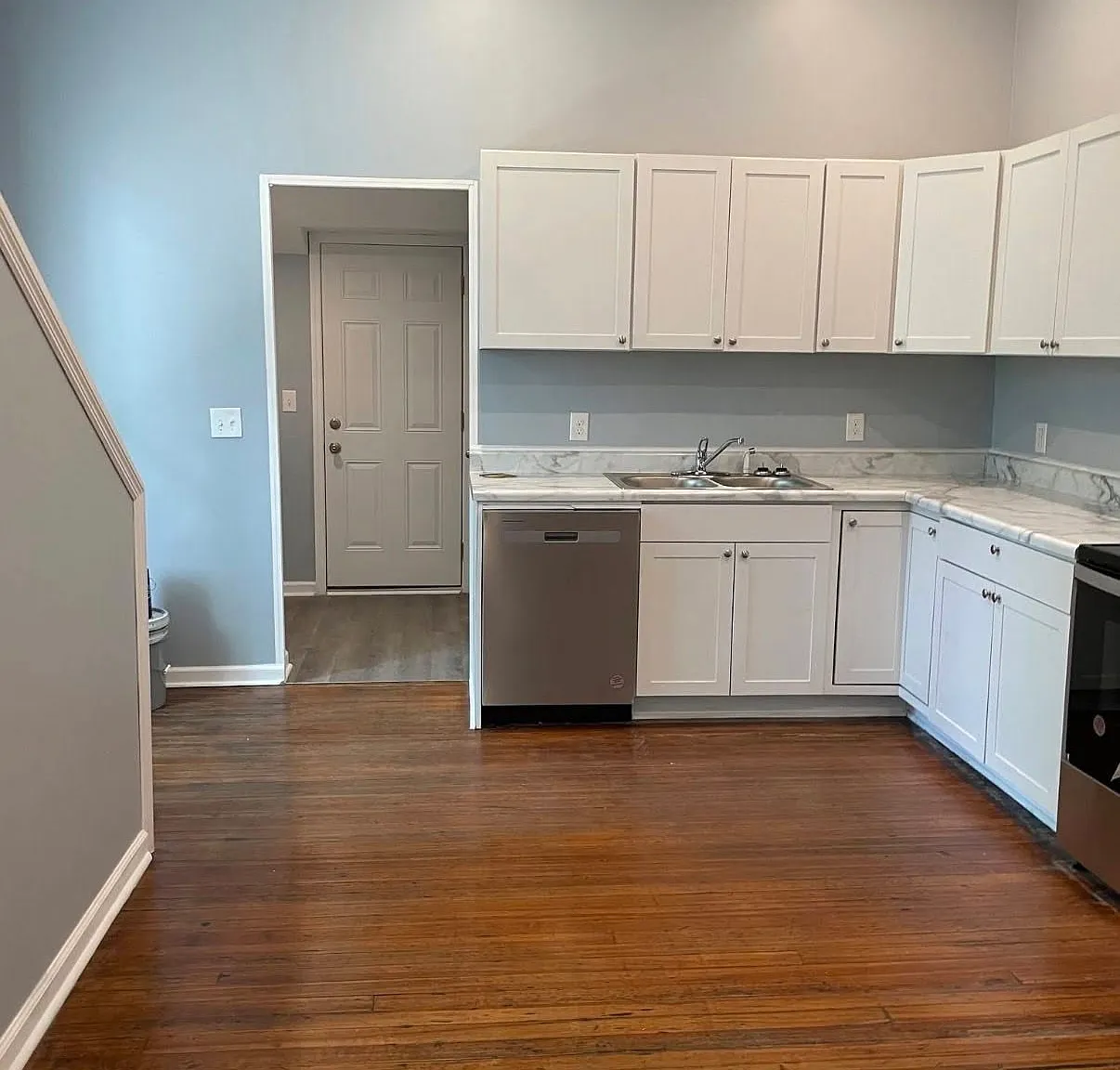 5 bed, 2040 sqft, $4,500 — Photo 3