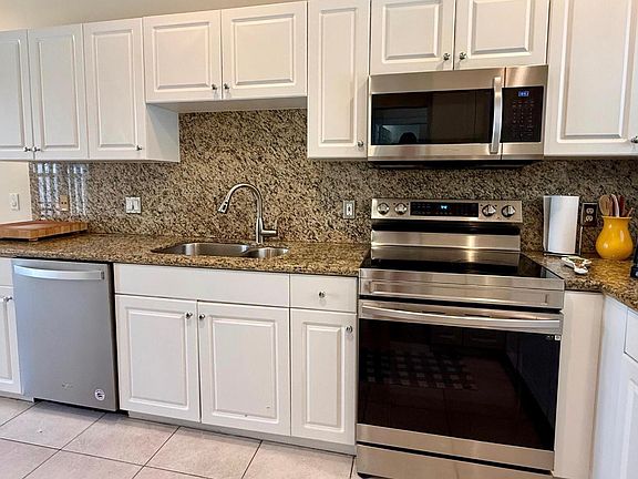 3rd image of 619 NE 7th Ave #619