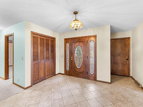 4th image of 2000 Ridgeview Rd