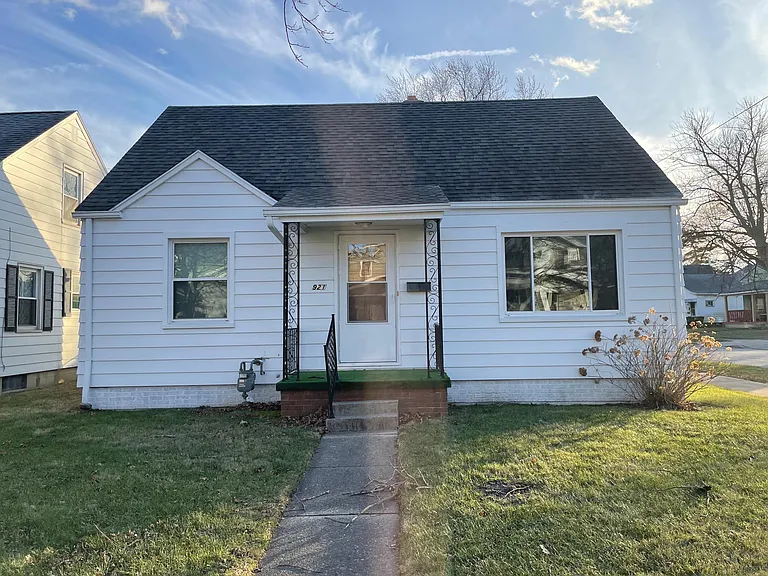 921 Eleanor Ave — Photo 2