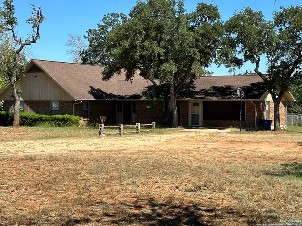 181 NAKOMIS DR, Bandera, TX 78003