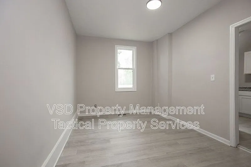 3 bed, 1.0 bath, 1625 sqft, $1,185 — Photo 4