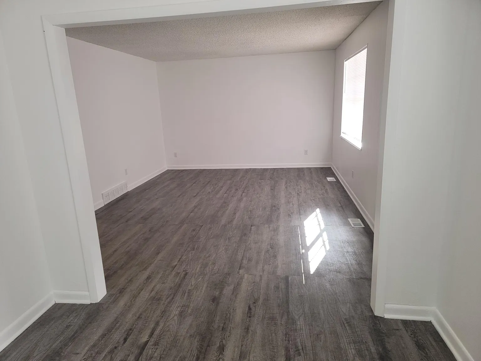 4 bed, 2078 sqft, $3,200 — Photo 2