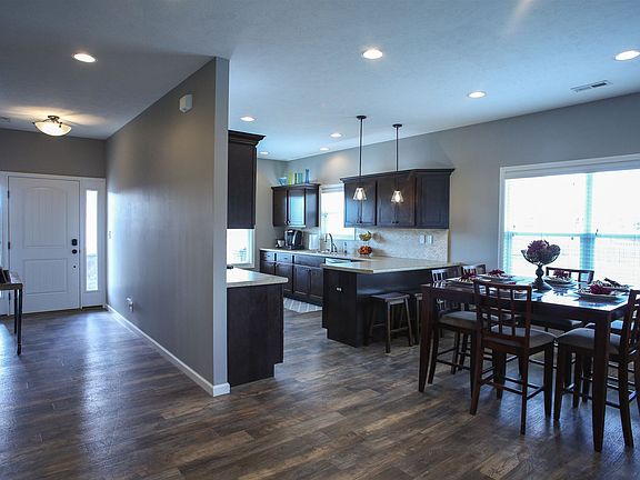 3rd image of 6121 Mackenzie Ct