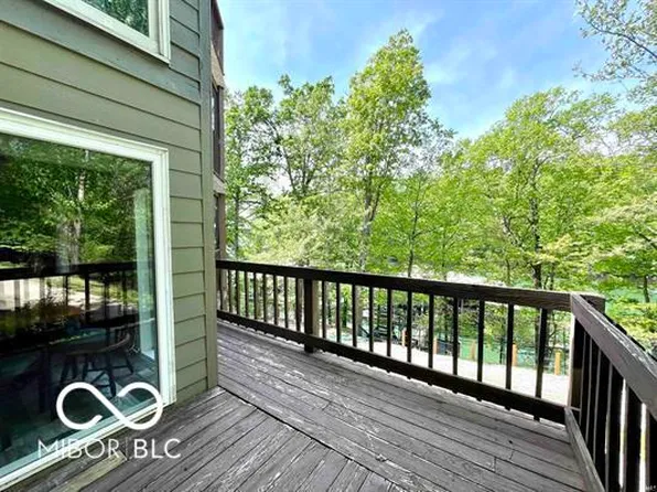 9742 S Harbour Pointe Dr #33, Bloomington, IN 47401
