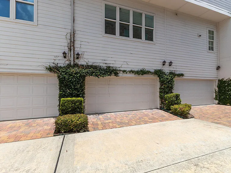 8711 Oak Kolbe Ln — Photo 1