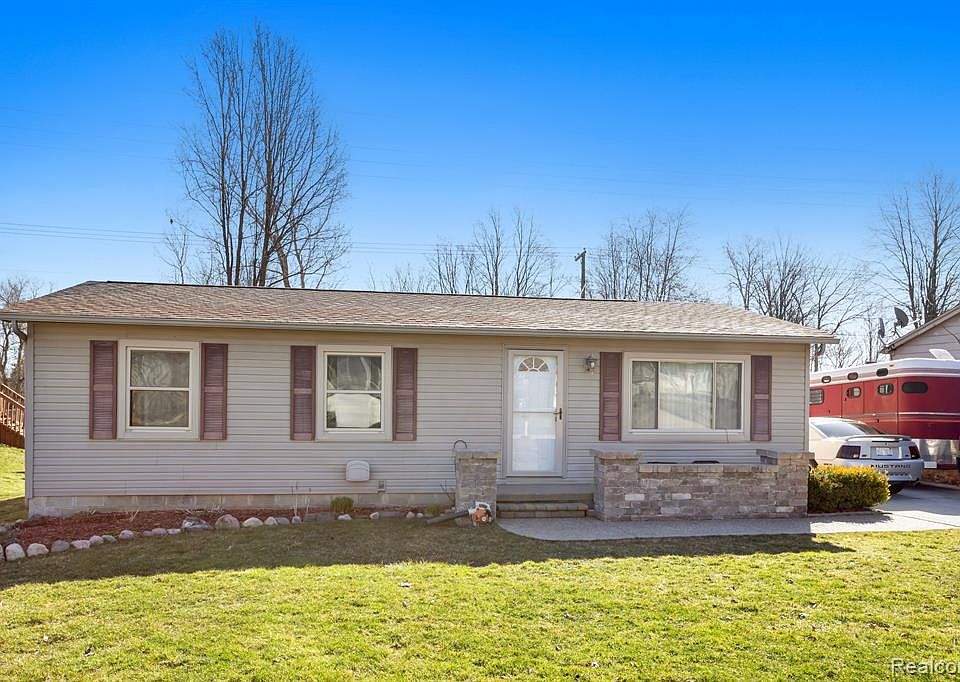 208 S Lester St, Capac, MI 48014 Zillow