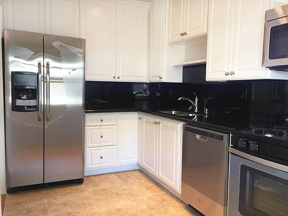2nd image of 246 Hampton Dr #248-1/2