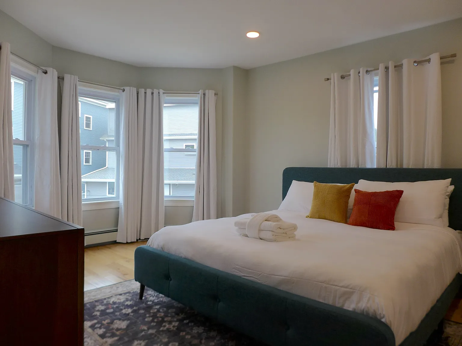 White Pl, Brookline — Photo 1