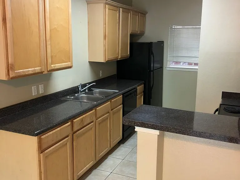 1023 W 24th St #905 — Photo 3