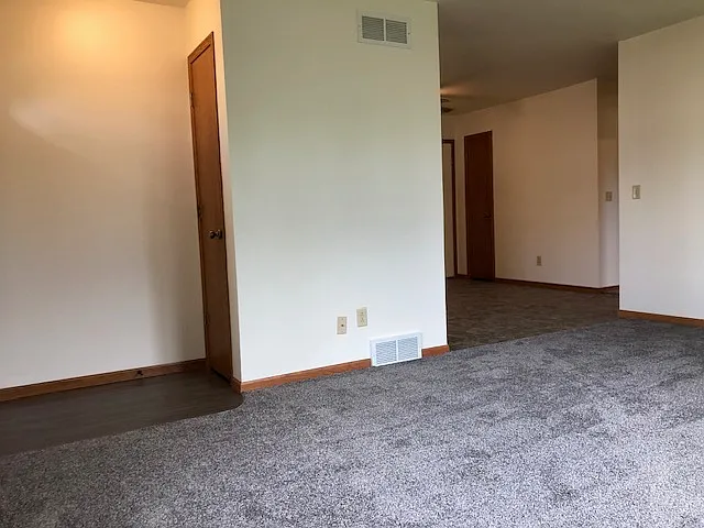 417 Theresa St — Photo 4