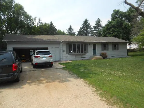 2220 Cottonwood Lake Dr, Windom, MN 56101