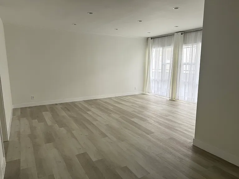 442 S Oakhurst Dr #4 — Photo 6