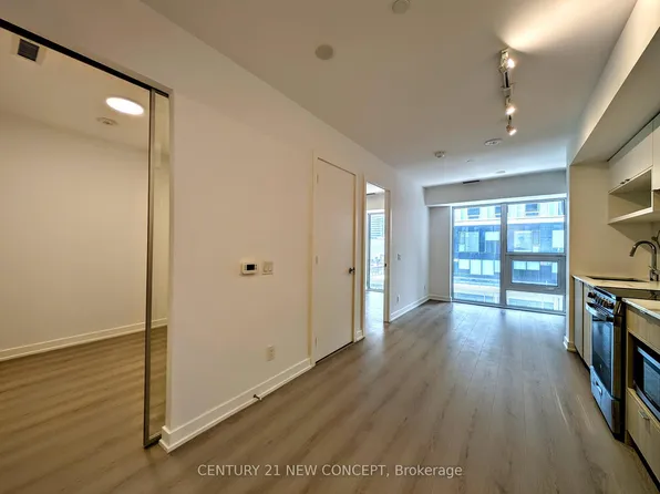 100 Queen St E #1011, Toronto, ON M5C 0B5