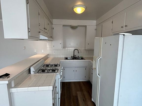 5th image of 4337 W 136th St #B
