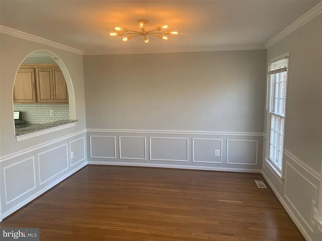 6 bed, 4.5 bath, 3958 sqft, $6,495 — Photo 4