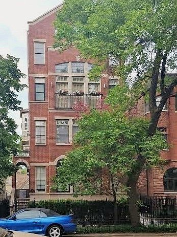 1st image of 1140 W Wrightwood Ave APT 2