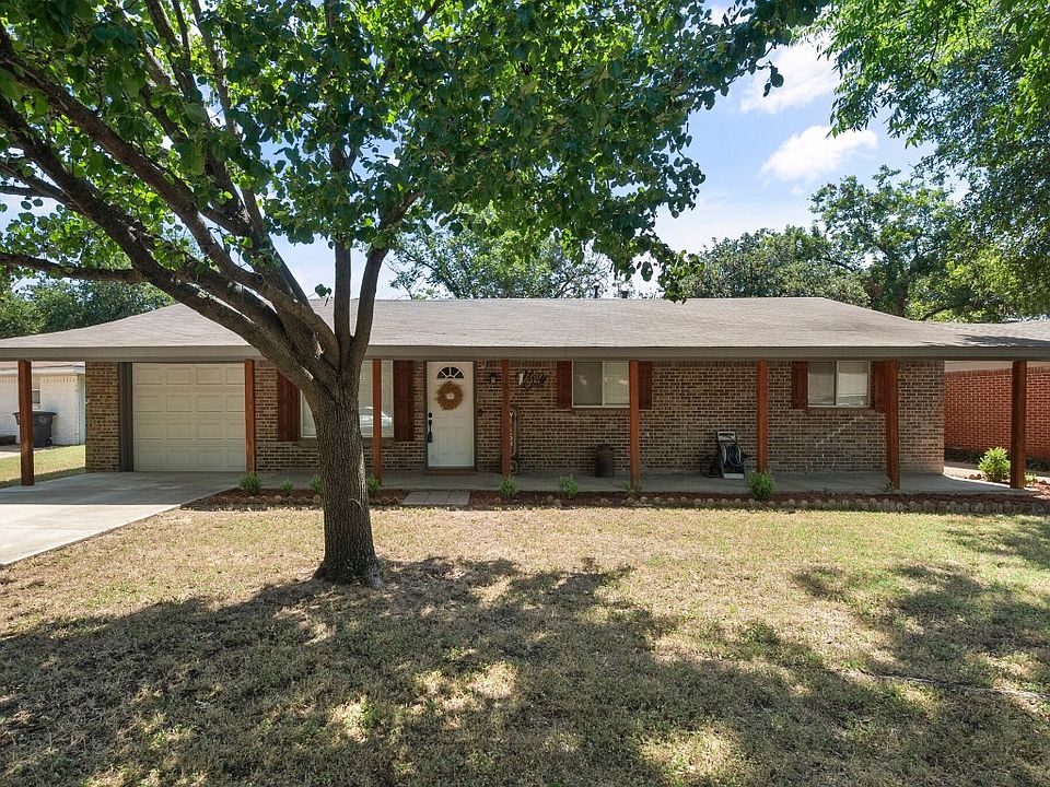 1st image of 1215 Lynnwood Dr
