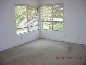 2nd image of 1035 E Washington Ave APT 6