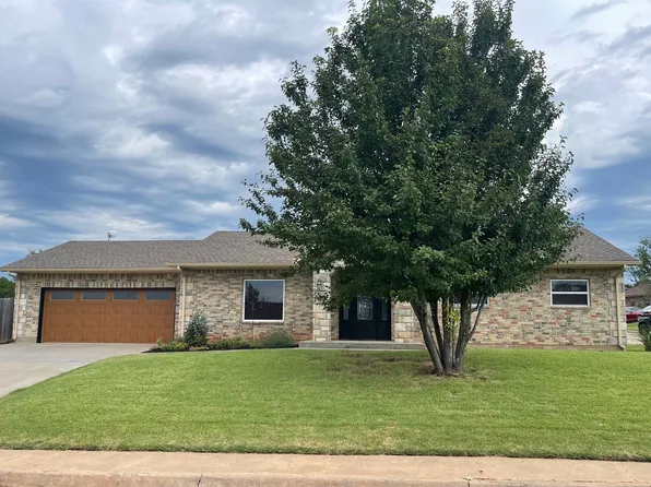 2820 Choctaw Ct, Woodward, OK 73801
