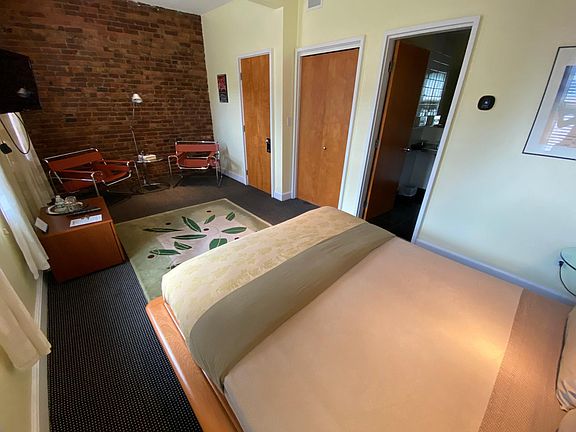 3rd image of 116 W Newton St #2