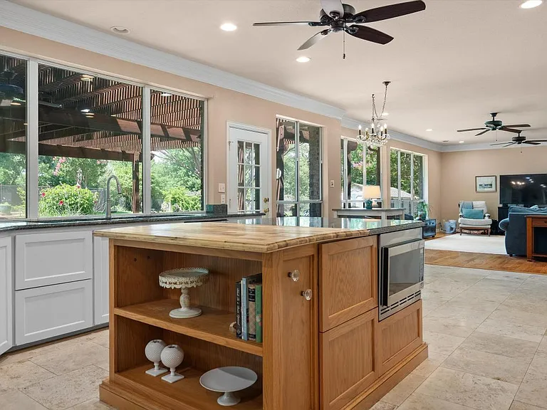 3933 Bordeaux Cir — Photo 8