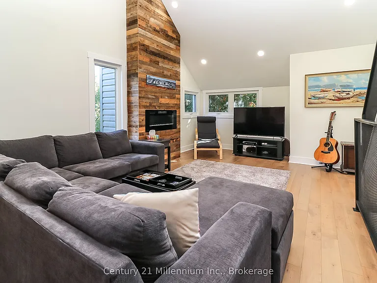 194 Escarpment Cres — Photo 24