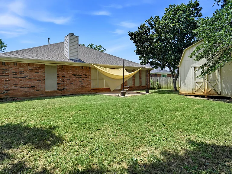 7103 Greenspoint Dr — Photo 9