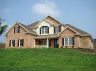2209 Anna Mae Dr, Coraopolis, PA 15108