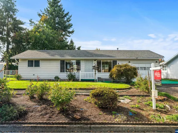 385 S Pershing St, Mount Angel, OR 97362