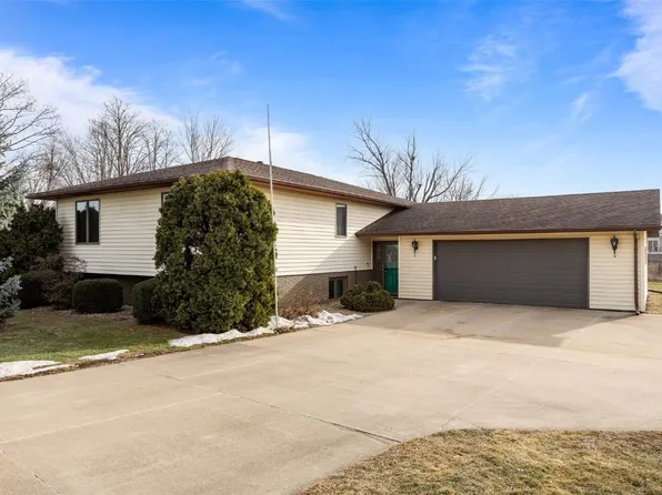 5871 Shiloh Ln, Cedar Rapids, IA 52411