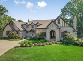 2814 N Geyer Rd, Saint Louis, MO 63131