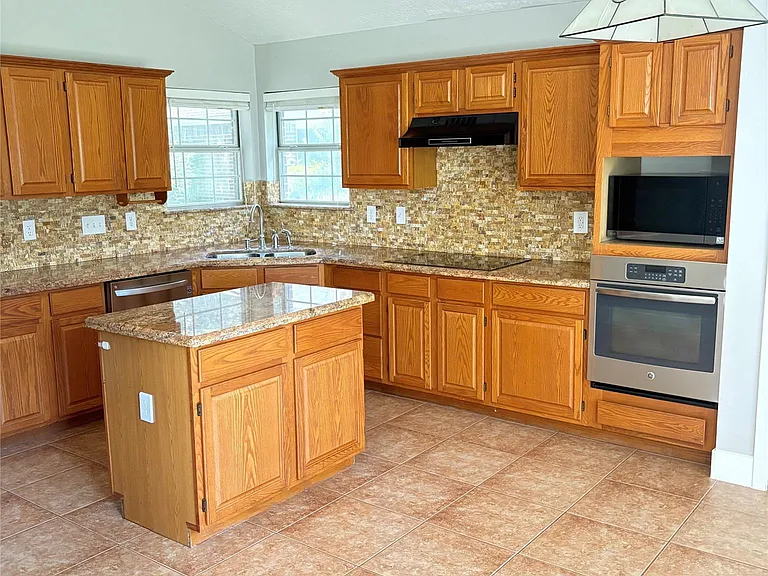 20315 Aspenwilde Dr — Photo 2