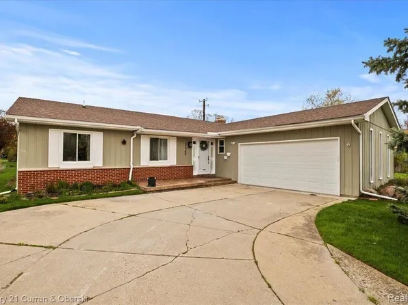 37562 Whitney Dr, Wayne, MI 48184