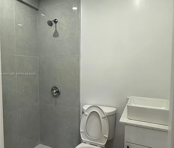 211 SW 10th Ave #5 — Photo 8