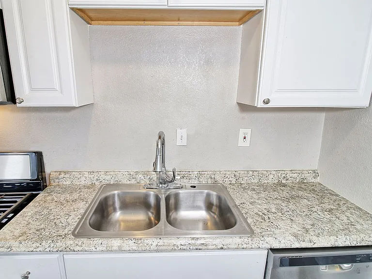 1144 Grand Ave — Photo 21