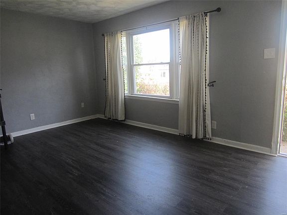 4th image of 3143 O'Hare Dr