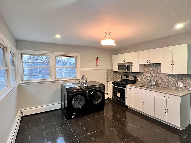 82 W 27th St — Photo 1